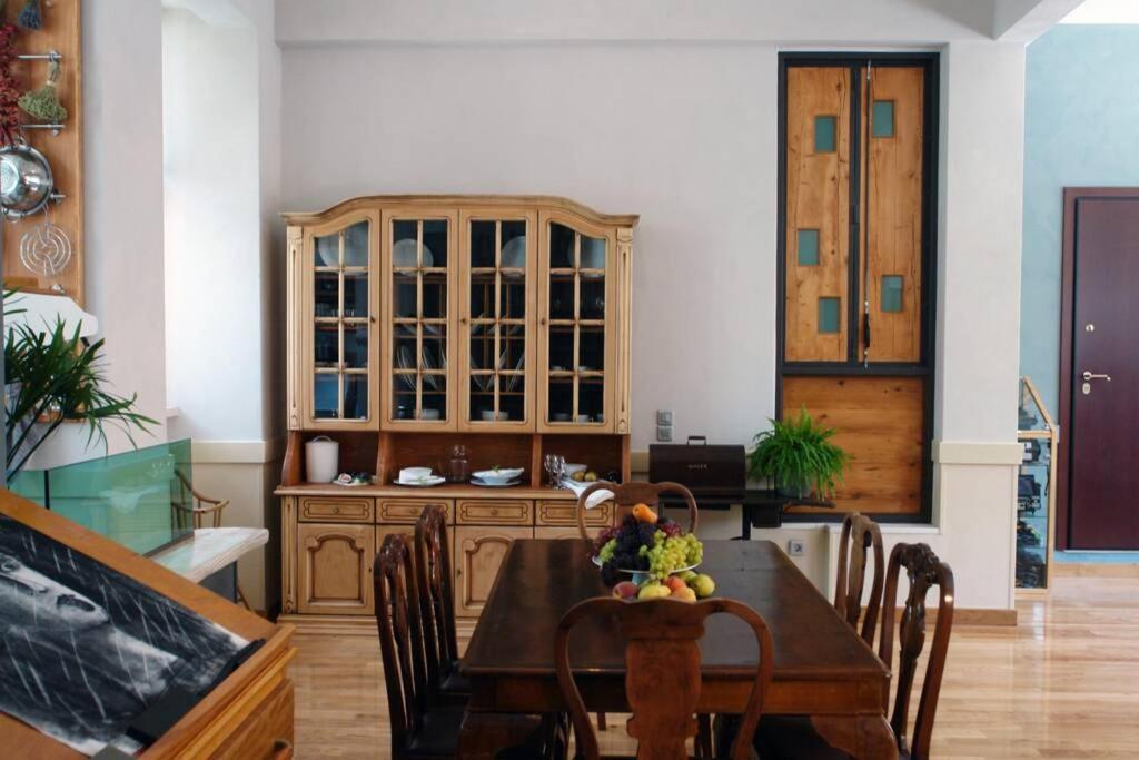 Unique - Spacious Studio With Rooftop / Thissio Athena Bagian luar foto