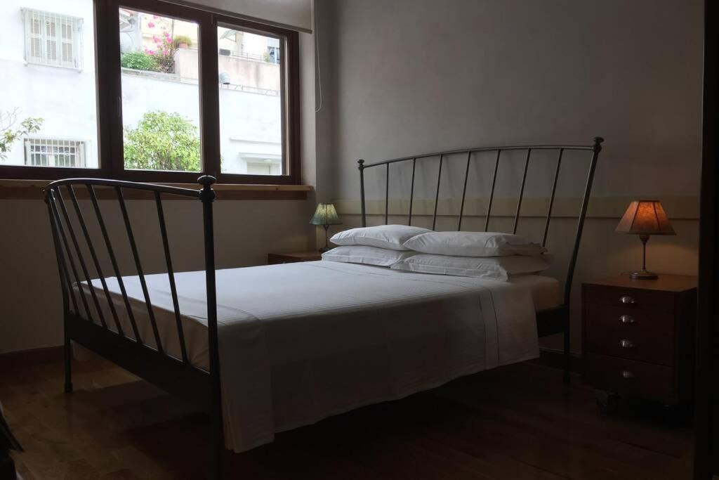 Unique - Spacious Studio With Rooftop / Thissio Athena Bagian luar foto