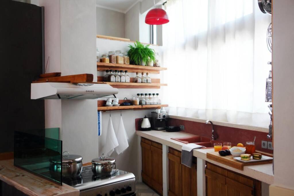 Unique - Spacious Studio With Rooftop / Thissio Athena Bagian luar foto
